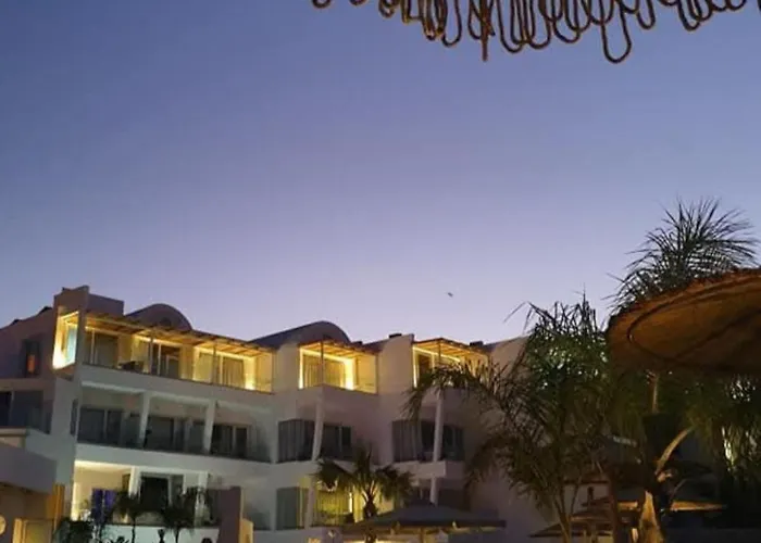 Hotel Kouros & *
