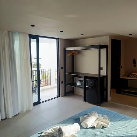 Ξενοδοχείο Kouros & Suites--faliraki--adults Only