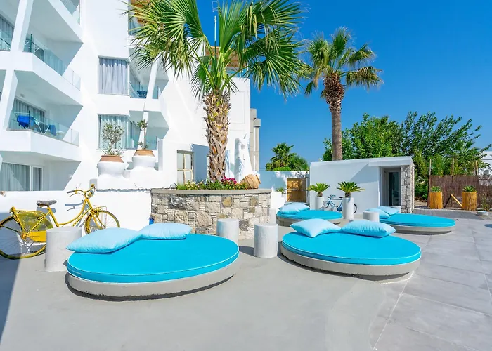 Hotel Kouros & *