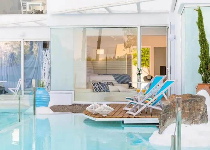 Отель Kouros & Фалираки