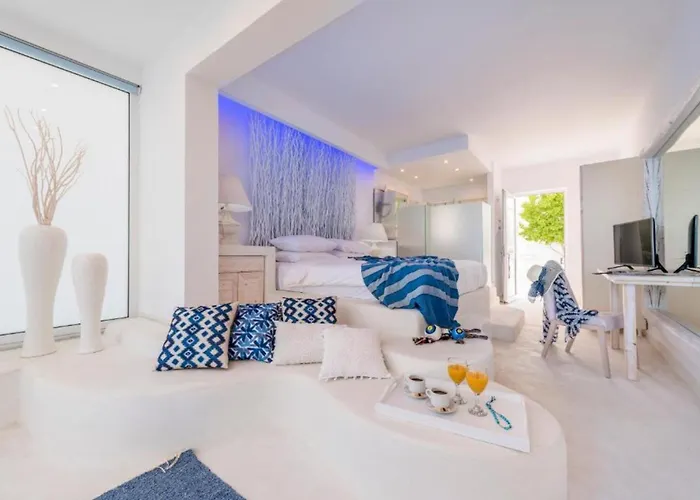 Kouros & Отель *