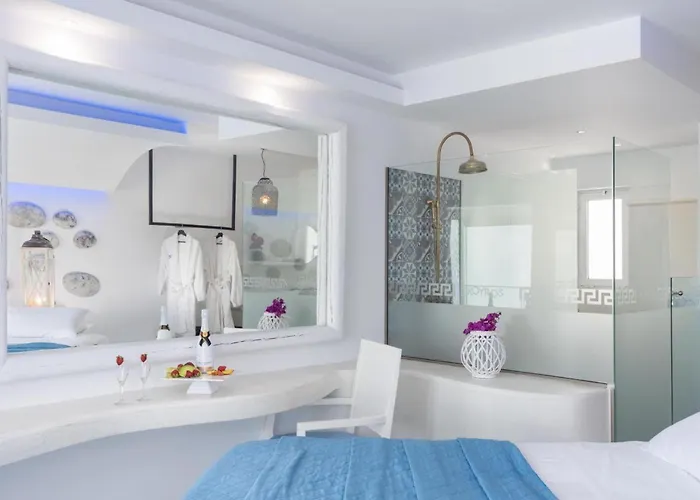 Отель Kouros & *