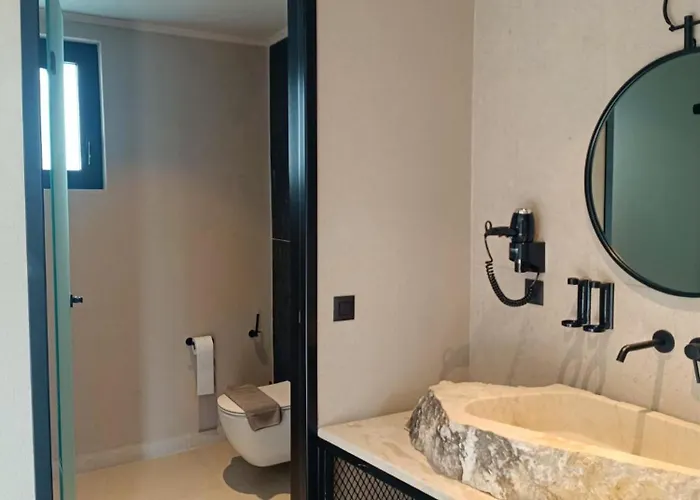 Отель Kouros & *