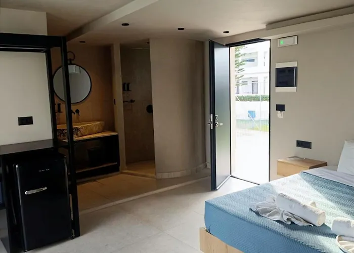 Kouros & Отель *